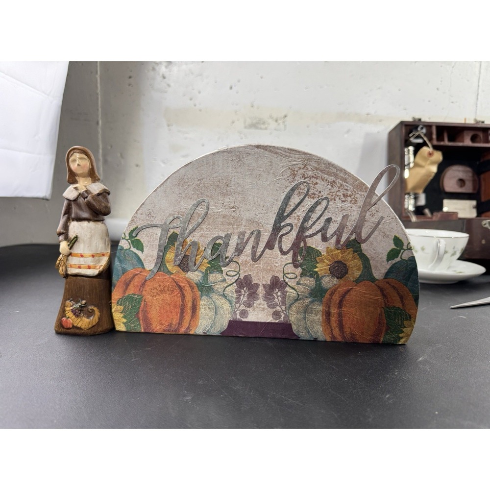 Thanksgiving Decorations Vintage Ceramic Pilgrim‎ figure with "Thankful" sign